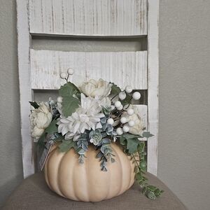 Pumpkin floral arrangement Approx. 11"X13" tall New with tag